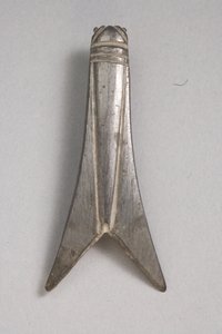 Fibula van een cicade (vertind brons)